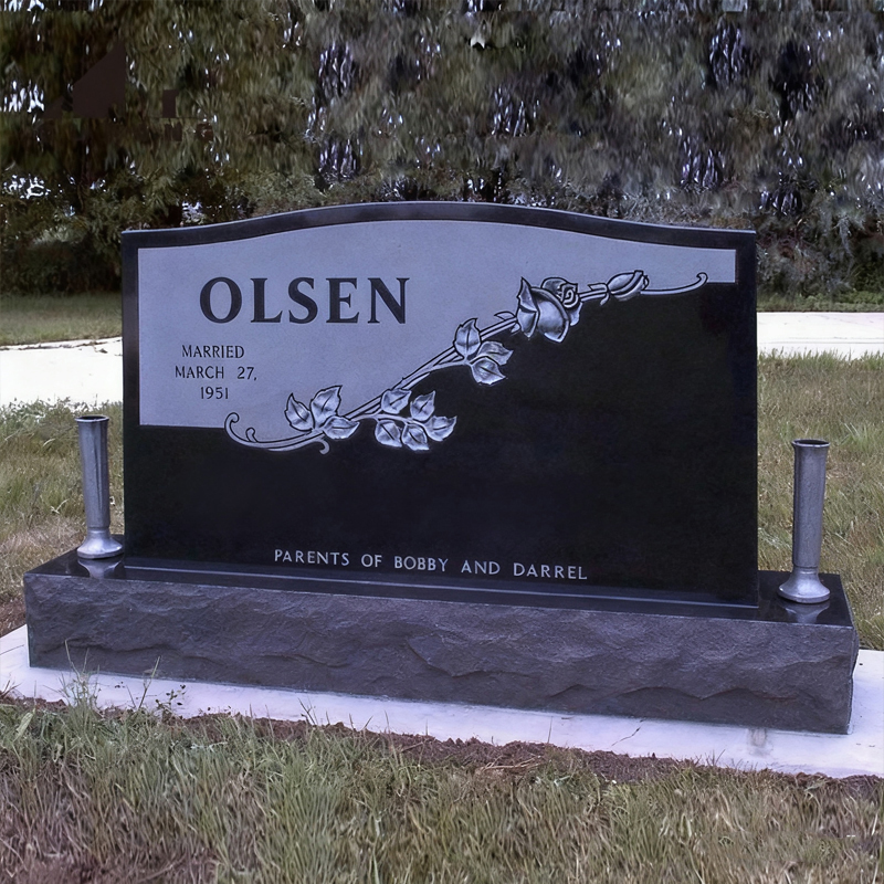 Fekete-fehér kontrasztos rózsamintás márvány sírkő